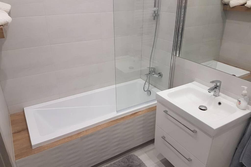 Komfortowy Nowoczesny Apartament Kustronia Z Garazem Balkonem Wanna بييلسكو بياوا المظهر الخارجي الصورة
